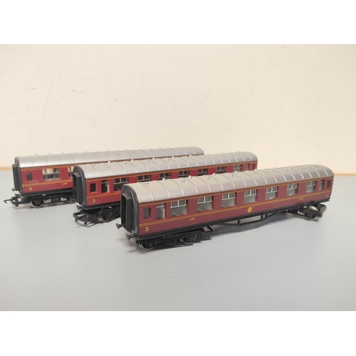 265 - Box containing a large collection of 00 gauge rolling stock comprising of four Pullman Carriages ''L... 