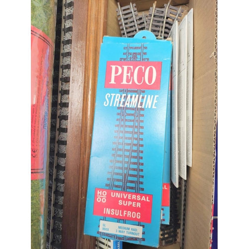 277 - Box of 00 gauge track to include Peco examples and Javis  artificial grass. 