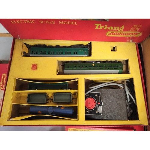 279 - Triang. Box containing a large collection of 00 gauge rolling stock, components comprising of a RFX ... 