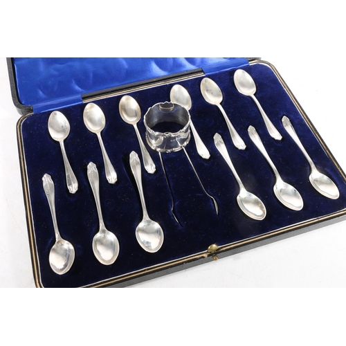 64 - Cased set of twelve George V silver teaspoons and sugar tongs in fitted blue velvet interior case, m... 