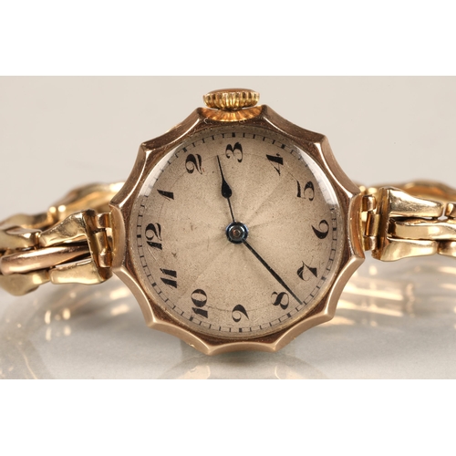 126 - Ladies 9ct gold wrist watch with expandable strap, total weight 19 grams.