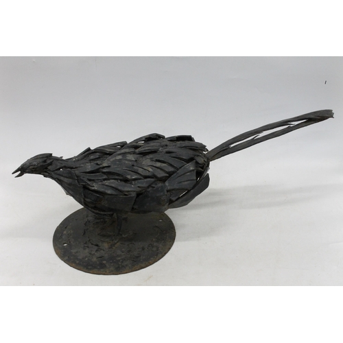 600 - Large free standing wrought iron garden ornamental sculpture of a water bird holding a fish, togethe... 