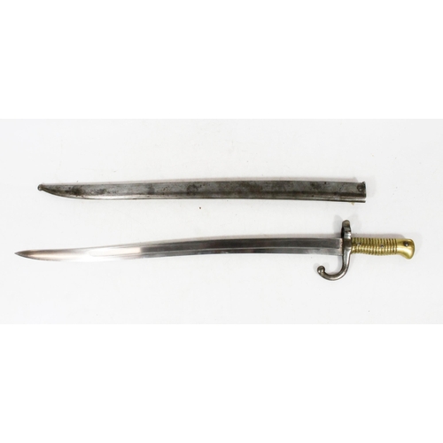 1509 - French 1866 pattern sword bayonet, the yataghan T form blade with no spine markings, brass hilt with... 