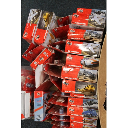 1025 - Airfix 1:32 and 1:72 model kits to include Hawker Siddeley Harrier, BAe Harrier GR9a, Ford Fiesta RS... 