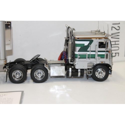 1095 - Franklin Mint Precision Models 1:32 scale 1979 The Freightliner COE tractor with trailer, boxed with... 