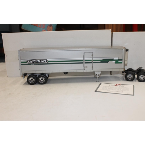 1095 - Franklin Mint Precision Models 1:32 scale 1979 The Freightliner COE tractor with trailer, boxed with... 