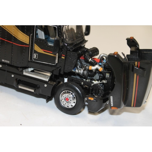 1096 - Franklin Mint Precision Models 1:32 scale Kenworth T600 articulate lorry model, boxed.