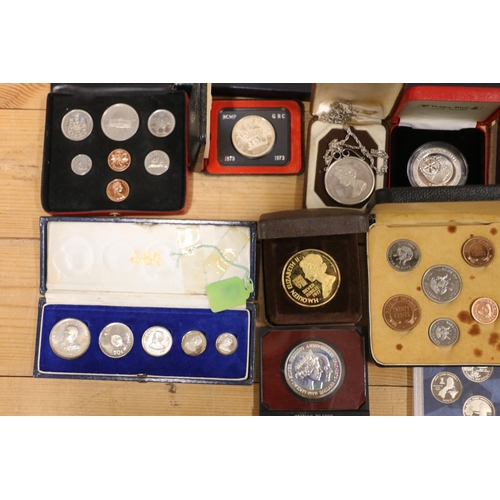 1361 - UNITED STATES OF AMERICA USA six coin set 1984 with proof dollar boxed, state quarters five-coin set... 