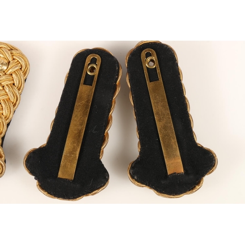 1500 - Pair of British naval bullion wire knot epaulettes with insignia for the rank of General with ERII c... 