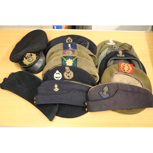 1550 - Military flat cap berets to include a black cloth cap with Tank Regiment badge and penned to the int... 