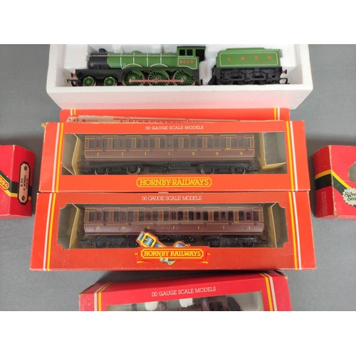 289 - Hornby Railways. Box of 00 gauge models to include a boxed Class B12 4-6-0 8509 in LNER Green R... 