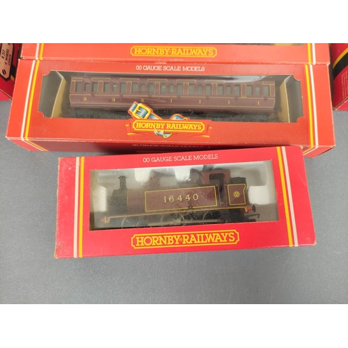 289 - Hornby Railways. Box of 00 gauge models to include a boxed Class B12 4-6-0 8509 in LNER Green R... 