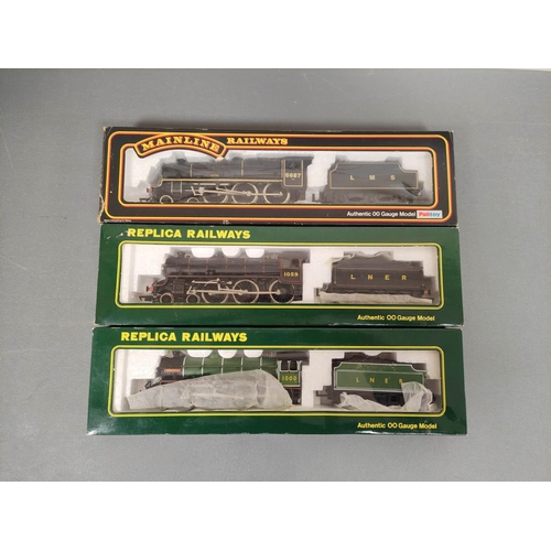 292 - Three boxed 00 gauge locomotives and tenders to include two examples by Replica Railways comprising ... 