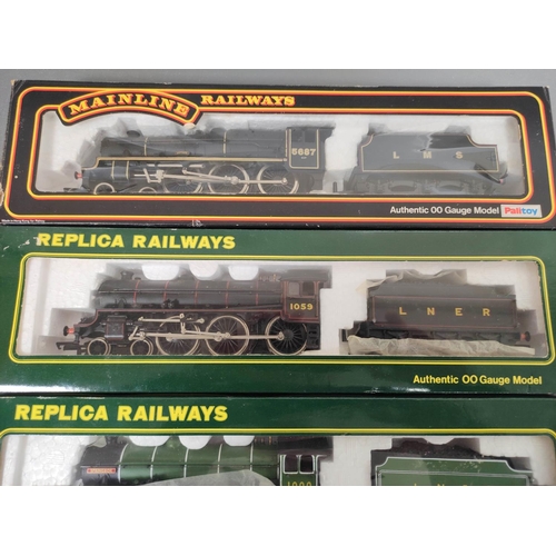 292 - Three boxed 00 gauge locomotives and tenders to include two examples by Replica Railways comprising ... 