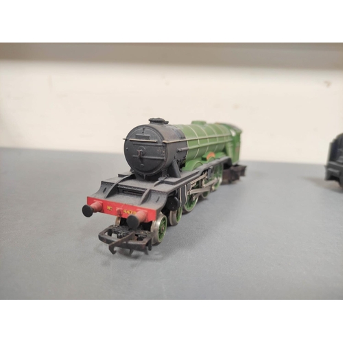 296 - Box of Hornby 00 gauge loose locomotives and rolling stock to include R9287 Thomas and Friends 0-6-0... 