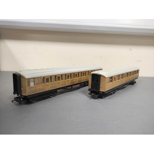 296 - Box of Hornby 00 gauge loose locomotives and rolling stock to include R9287 Thomas and Friends 0-6-0... 