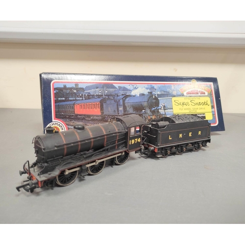 297 - Bachmann Branchline. Two boxed 00 gauge locomotives to include a 32-254A WD Austerity 2-8-0 77003 in... 