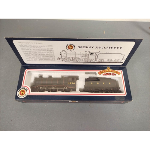 297 - Bachmann Branchline. Two boxed 00 gauge locomotives to include a 32-254A WD Austerity 2-8-0 77003 in... 