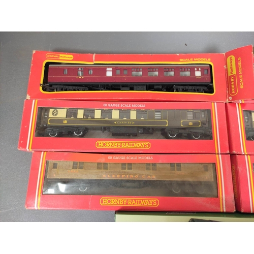 300 - Hornby Railways. Rolling Stock and engines to include a Class 29 D6110 diesel loco in BR Green R080,... 