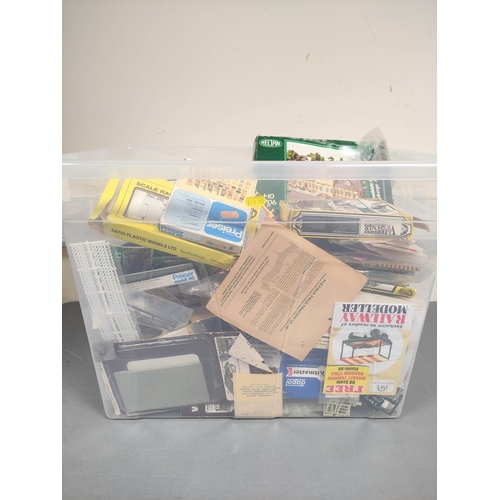 304 - Box of model railway scenery and components to include Heljan Roadside Inn H0 206, Ratio Models Post... 