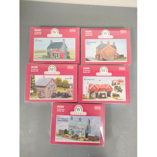 306 - Box of Peco Wills Kits model railway building kits to include Black Horse Inn CK13, Post Office CK20... 