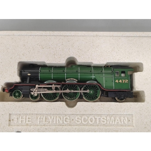 214 - Hornby Railways. Boxed 00 gauge R098 Flying Scotsman limited edition presentation set comprising of ... 