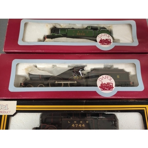 290 - Dapol. Three boxed 00 gauge locomotives to include a Class 2P 4-4-0 635 in LMS Black D15, a Class N2... 