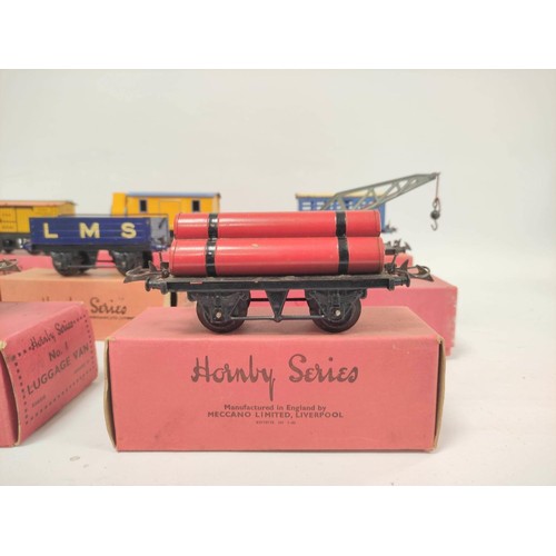 147 - Hornby Series. Collection of 0 gauge rolling stock to include Gas Cylinder Wagon RS662, No.1 Crane T... 