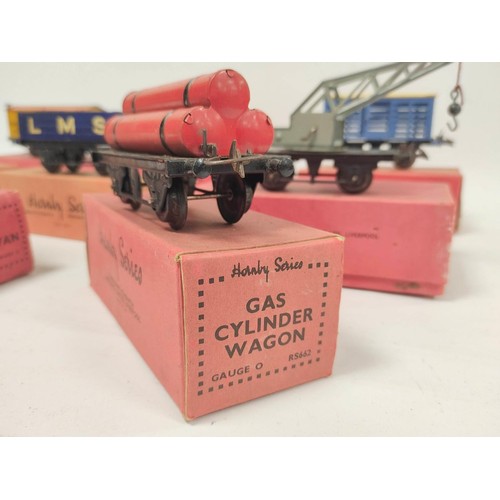 147 - Hornby Series. Collection of 0 gauge rolling stock to include Gas Cylinder Wagon RS662, No.1 Crane T... 