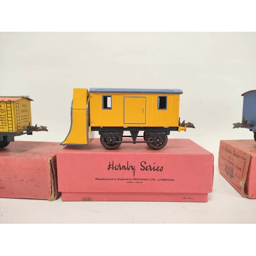 147 - Hornby Series. Collection of 0 gauge rolling stock to include Gas Cylinder Wagon RS662, No.1 Crane T... 