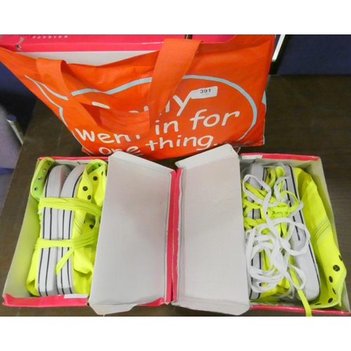 391 - Large bag of new ladies casual canvas trainers. Yellow.