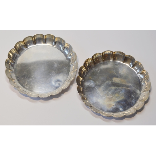 1 - Pair of silver circular strawberry dishes by Crichton, 1928, 302g gross or 9½oz.