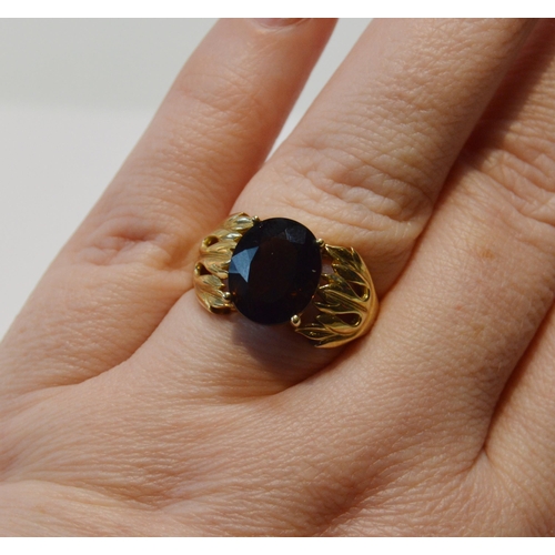 86 - Smoky quartz ring, in 9ct gold, size Q, 5g gross.