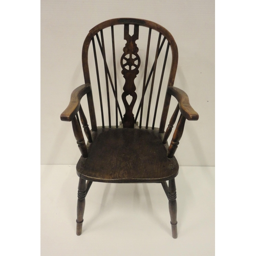 413 - 19th century ash and elm Windsor chair, the hoop frame with central wheel splat flanked by spindle s... 