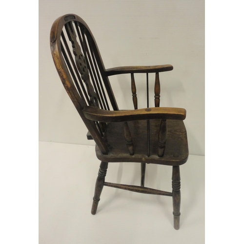 413 - 19th century ash and elm Windsor chair, the hoop frame with central wheel splat flanked by spindle s... 