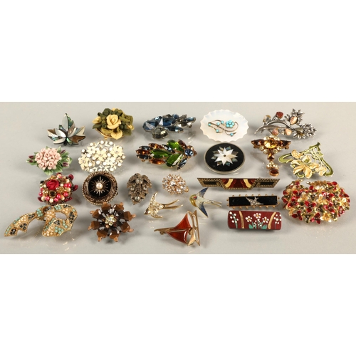 85 - Red jewellery box containing an assortment of brooches