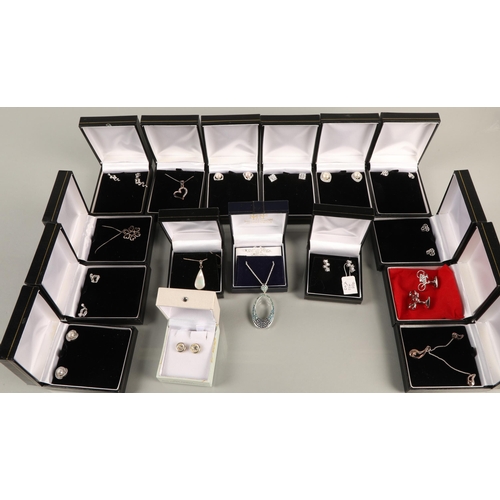 87 - Large assortment of silver jewellery 