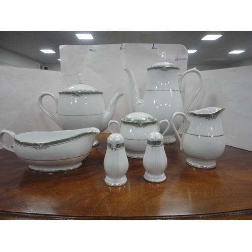 16 - Noritake 'Glenabbey' part dinner set.