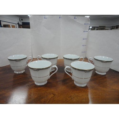 16 - Noritake 'Glenabbey' part dinner set.