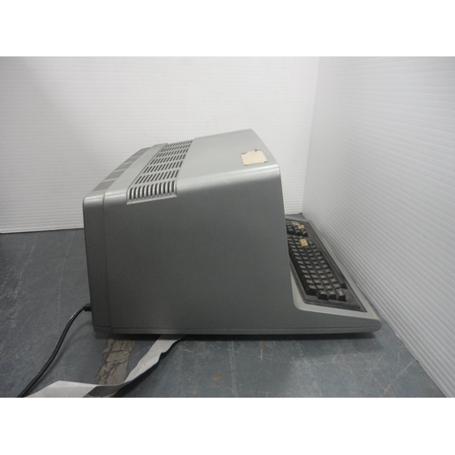 40 - Vintage Radio Shack TRS80 model III microcomputer, sold as seen.