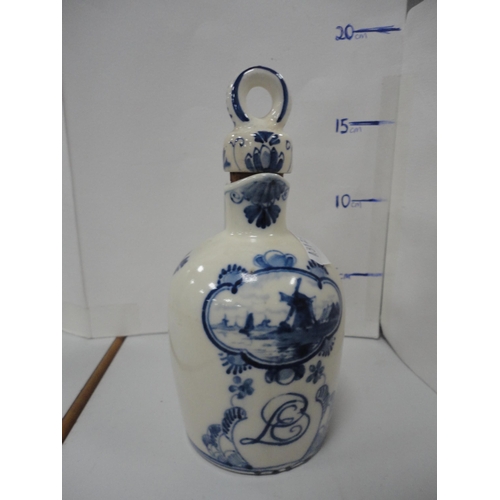 58 - Group of mixed ceramics to include pen nibs, Wedgwood Jasper ware trinket box, moustache cup and sau... 