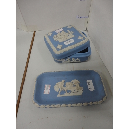 58 - Group of mixed ceramics to include pen nibs, Wedgwood Jasper ware trinket box, moustache cup and sau... 