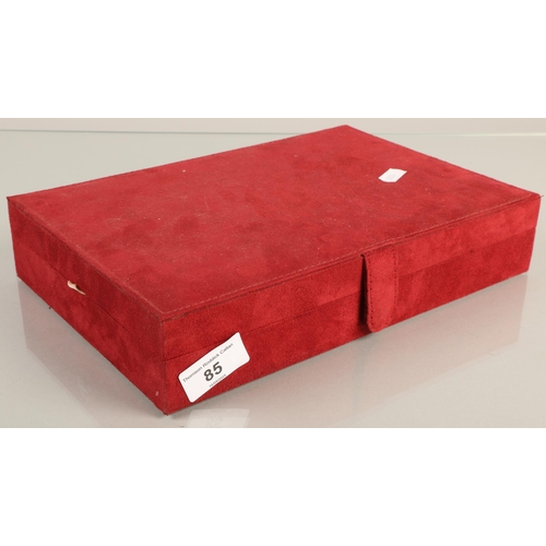 85 - Red jewellery box containing an assortment of brooches