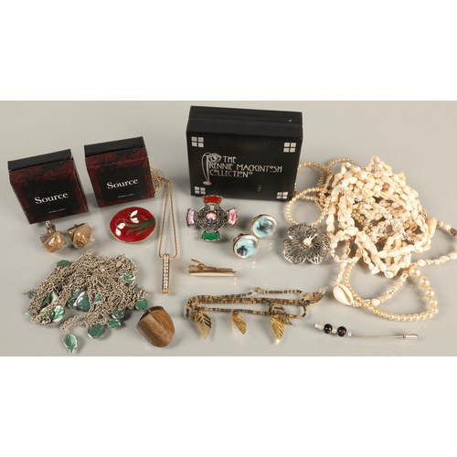 86 - Assortment of jewellery including pearls, shell necklaces, cufflinks, etc.