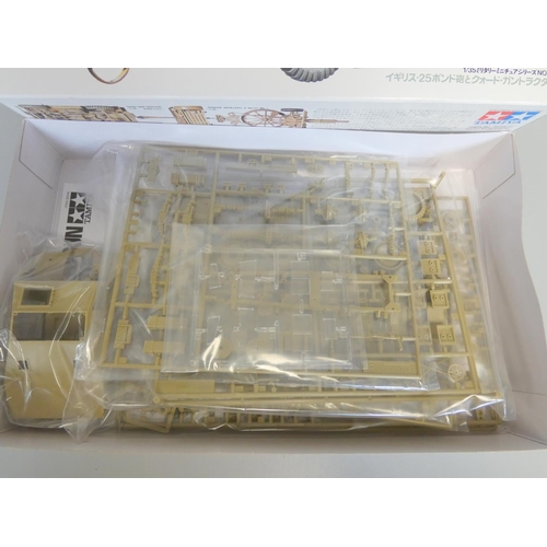 113 - Five 1:35 scale boxed model construction kits to include a Trumpeter British Challenger 2 MBT 00345,... 