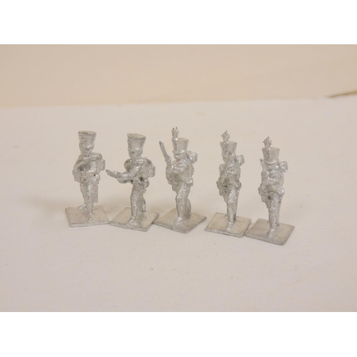 145 - Box containing a large collection of fine cast miniature lead soldiers, relating to the Napoleonic W... 