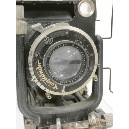 472 - German Voigtlander Beigheil plate camera with compur lens and another camera Taylor Hobson Coronet.