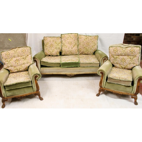 693 - Early 20th century walnut framed suite, the upholstered cushions and stuffed seats on an acanthus sc... 