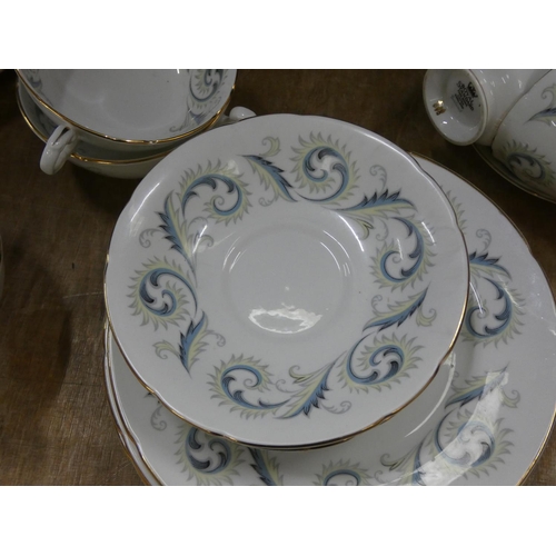 65 - Part dinner set, Royal Standard Garland pattern.