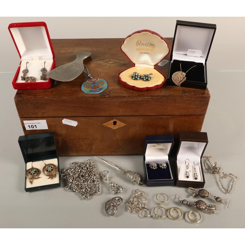 101 - Assorted silver jewellery, silver earrings, other costume jewellery etc., in vintage wooden box with... 